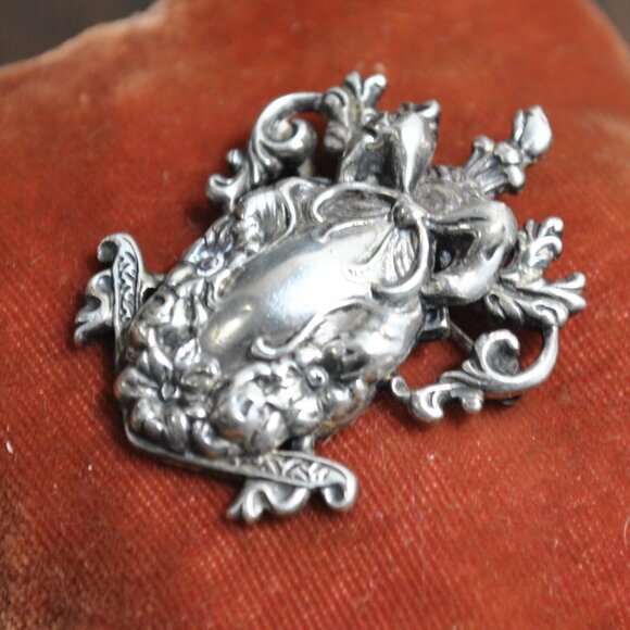 Vintage Silver-tone Filigree Heraldic Brooch - Picture 3 of 8